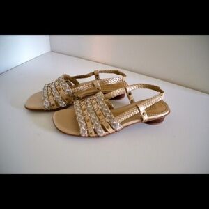 NWOT Trotters sandals!